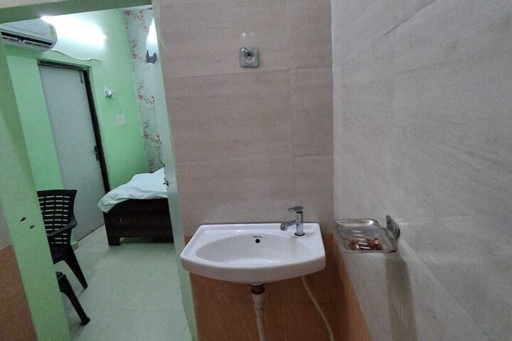 Room 2 of 35