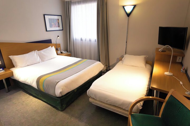 Room 21 of 83