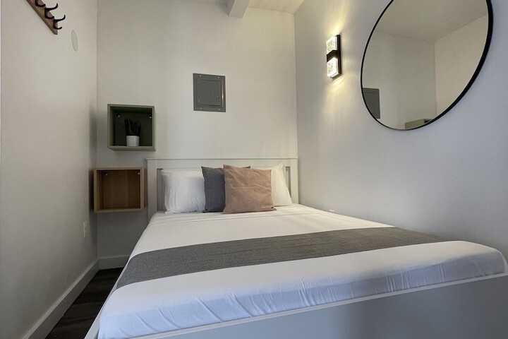Room 105 of 236