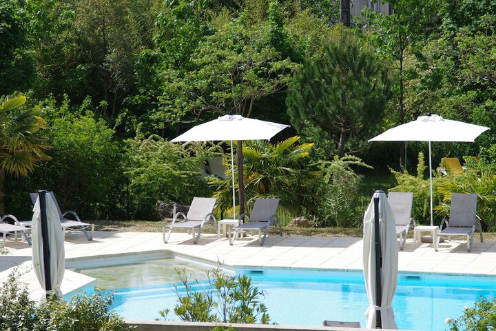 Pool 28 of 44