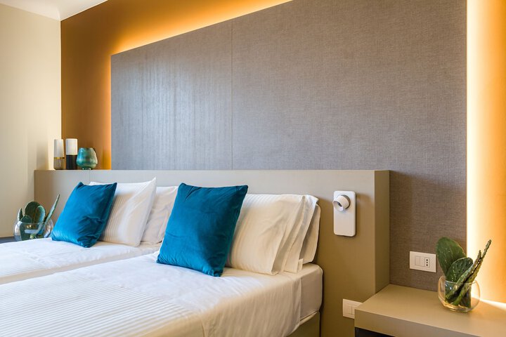 Room 13 of 105