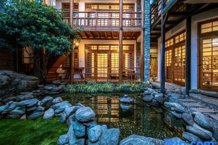 Mochan Wujing Holiday Courtyard