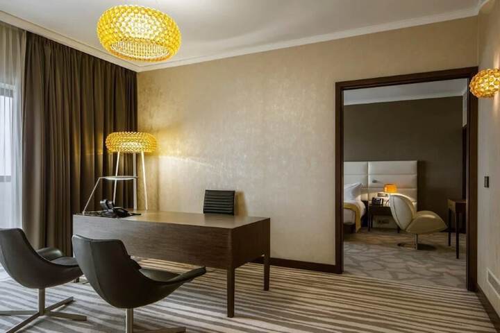 Room 33 of 95