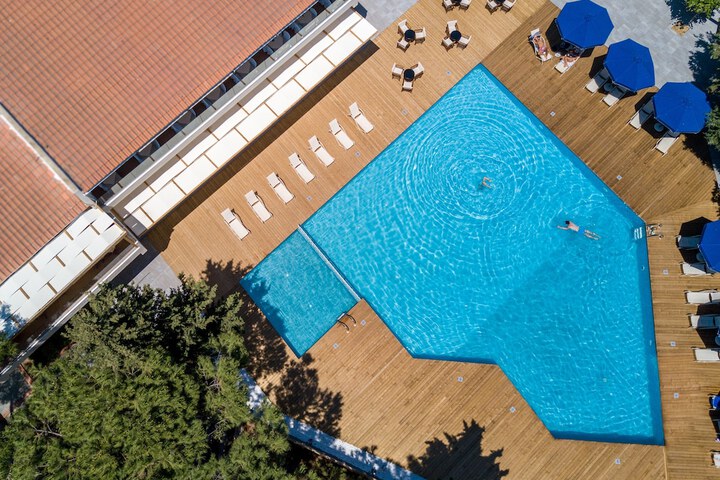 Pool 28 of 43