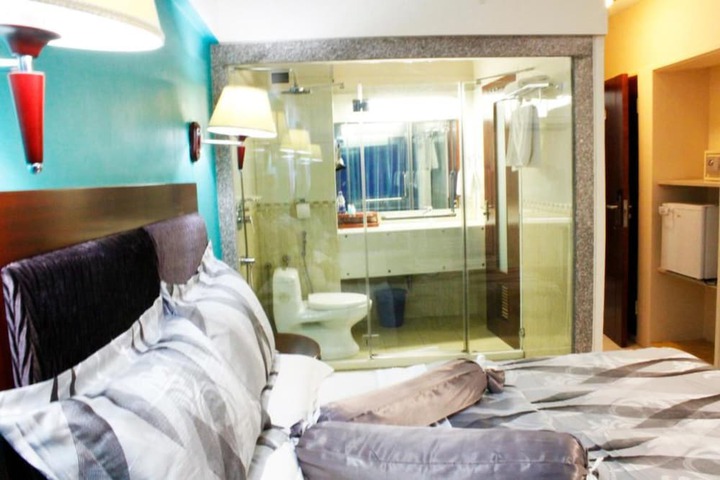 Room 12 of 28
