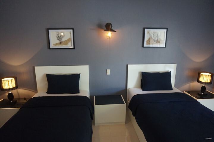 Room 13 of 18