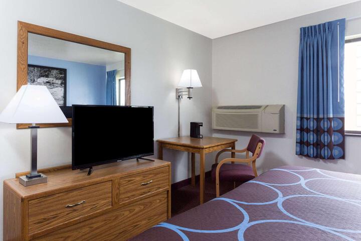 1 King Bed (1 of 5)