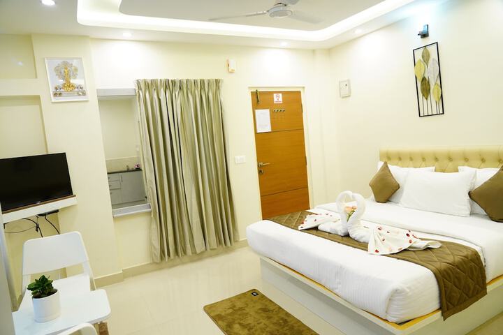 Room 6 of 16