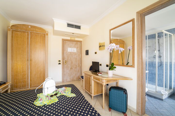 Room 10 of 67