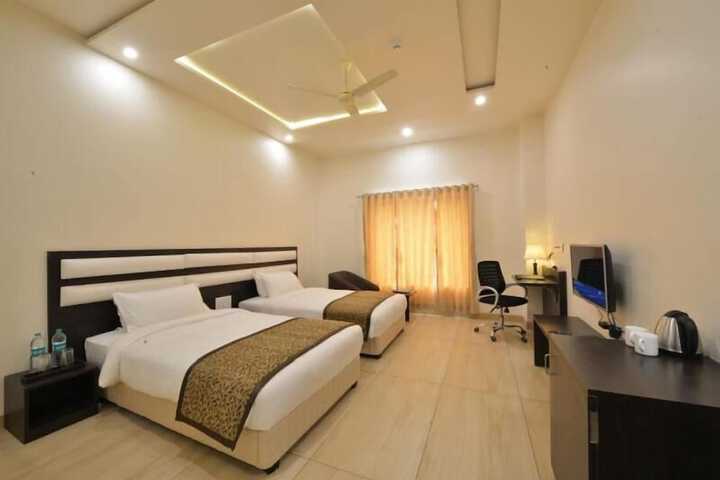 Room 15 of 48