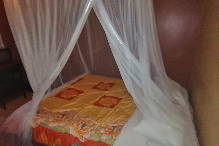 Room 4 of 20