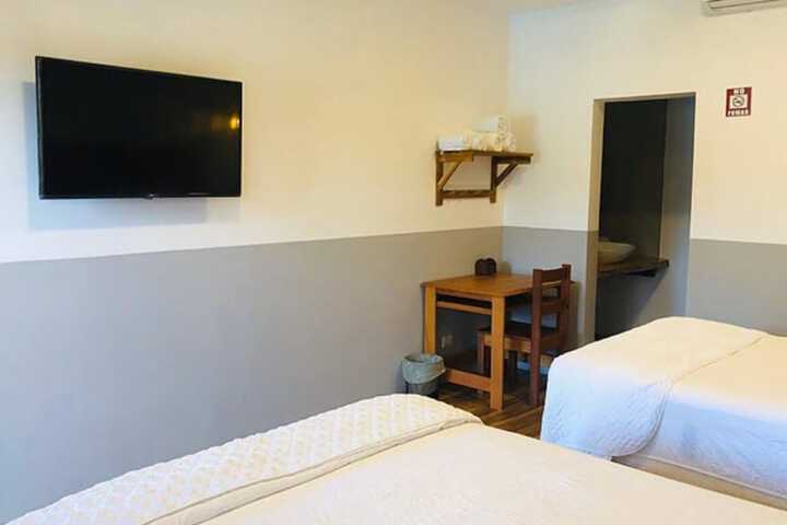 Room 4 of 8