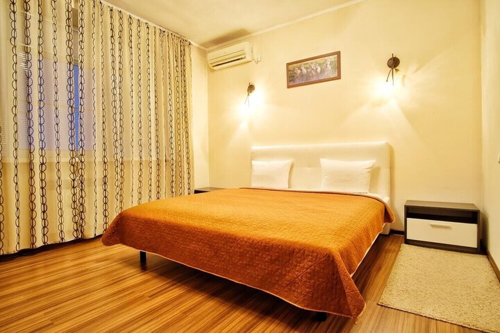 Room 8 of 38