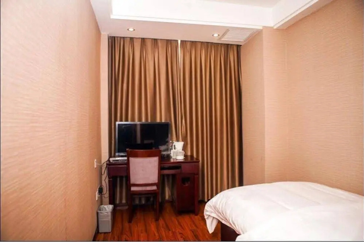 Room 4 of 14