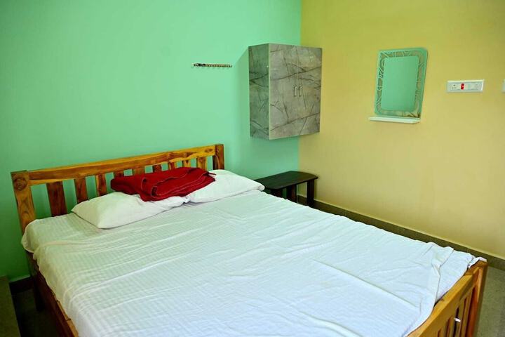 Room 2 of 25