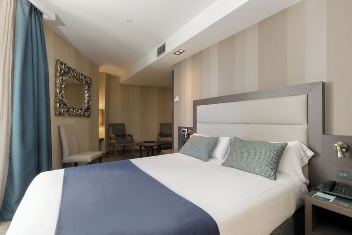Room 21 of 83