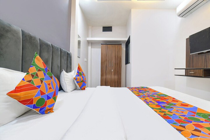 Room 18 of 33