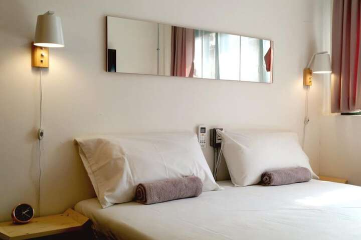 Room 3 of 65