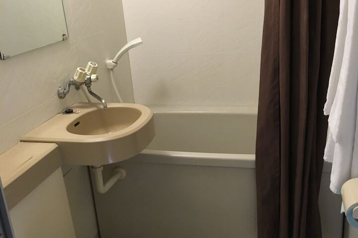 Room 16 of 38