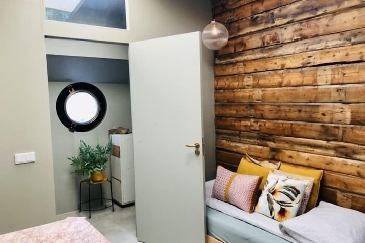 Room 5 of 12