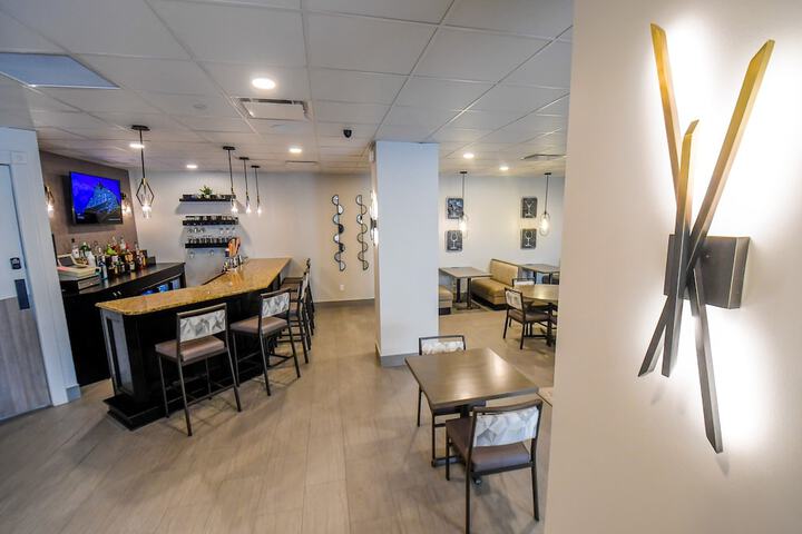 Lobby lounge