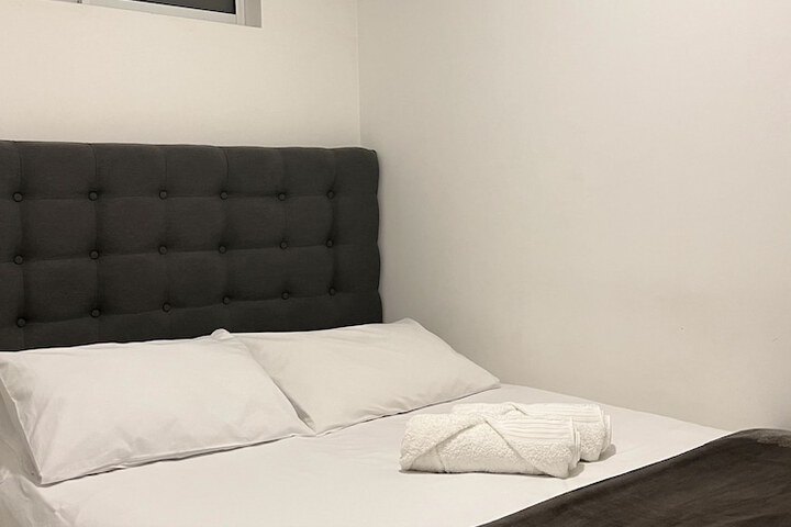 Room 9 of 42