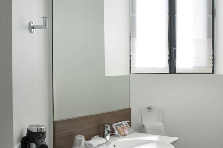 Room 13 of 21