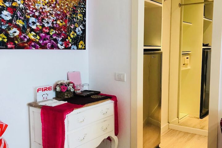 Room 17 of 106