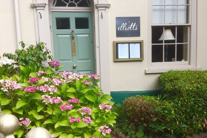 DINHAM HALL & ELLIOTTS BISTRO