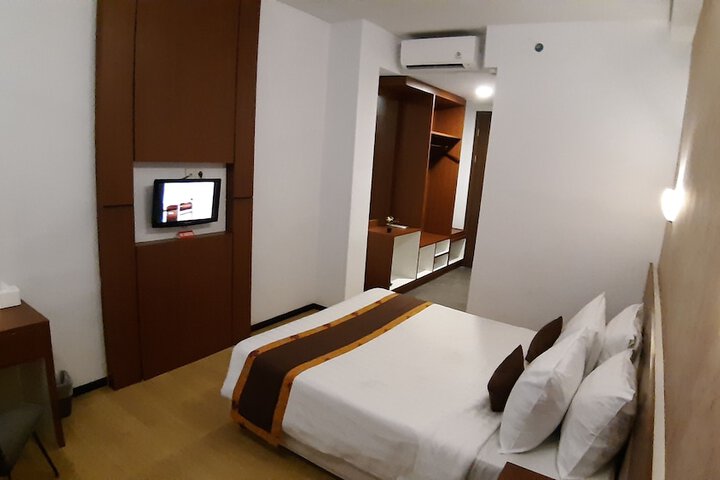 Room 3 of 49