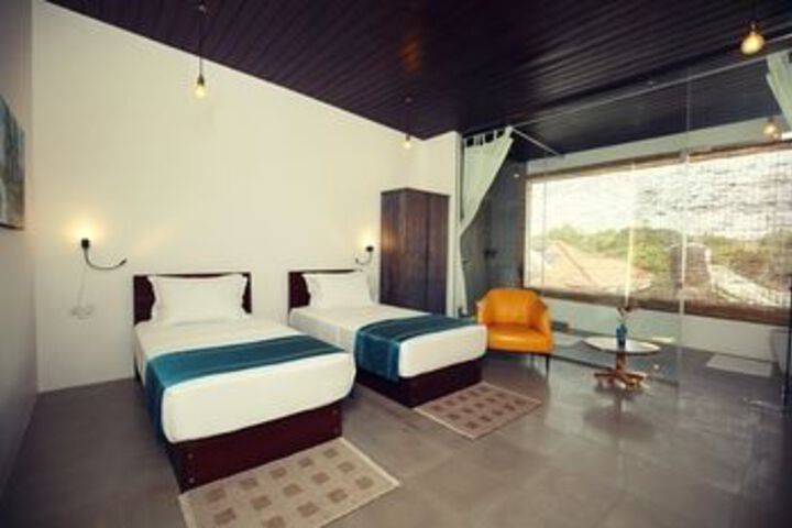 Room 10 of 18
