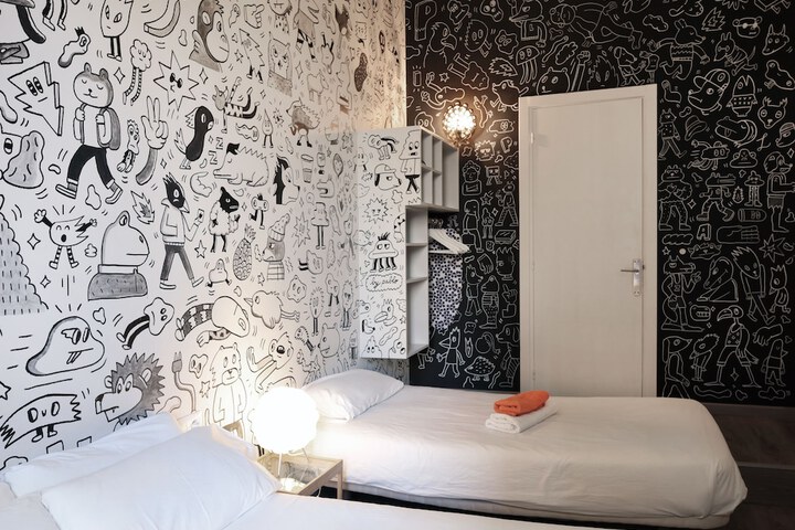 Room 16 of 38