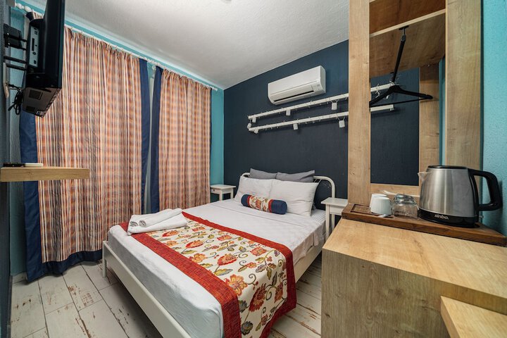 Room 15 of 48