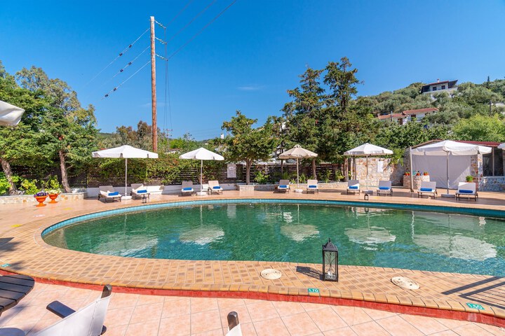 Pool 41 of 105