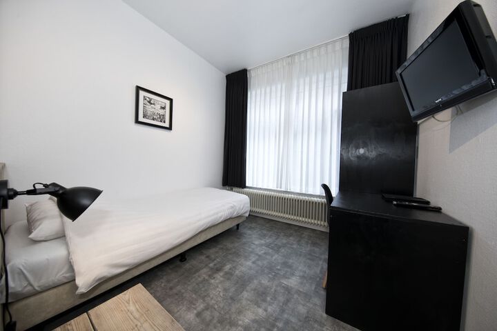 Room 7 of 30