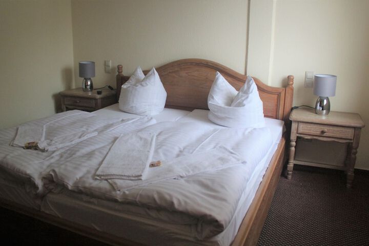 Room 7 of 27