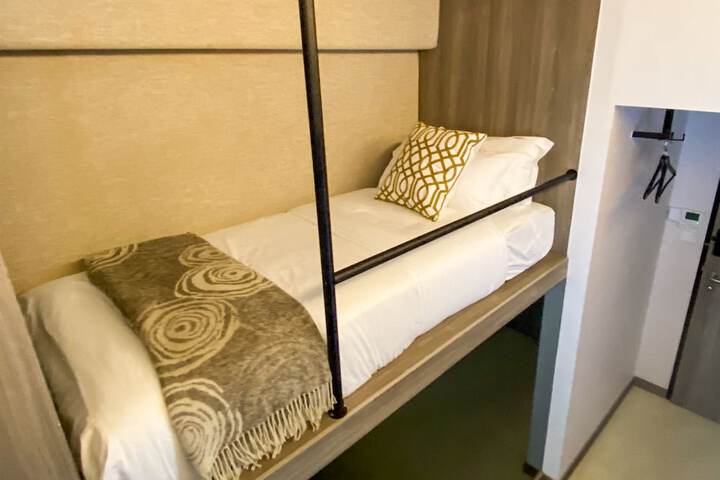 Room 45 of 180