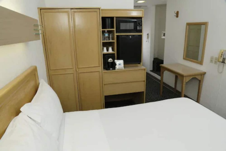 Room 9 of 48