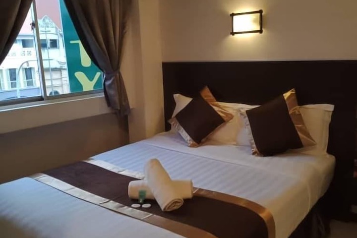 Room 12 of 30