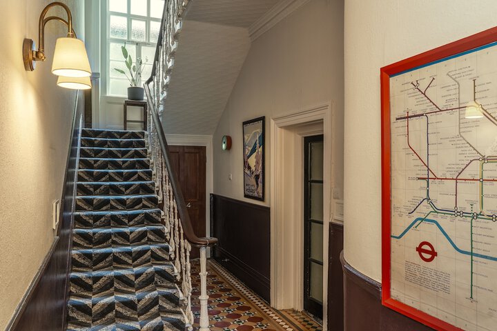 Ballroom/Hall 72 of 78