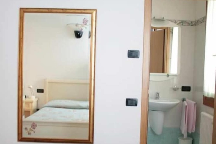 Room 12 of 47