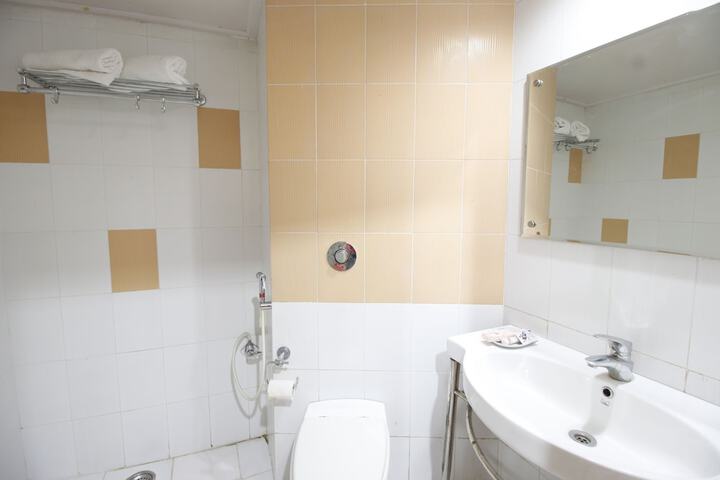 Room 15 of 32
