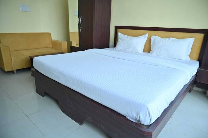 Room 3 of 32