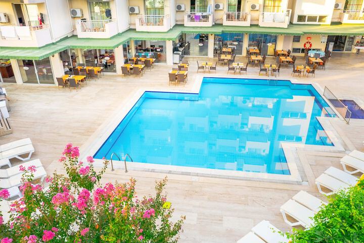 Hotel Pool