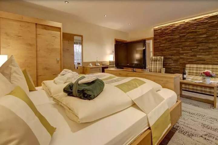 Room 2 of 58
