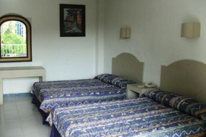 Room 8 of 13