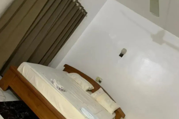 Room 5 of 14