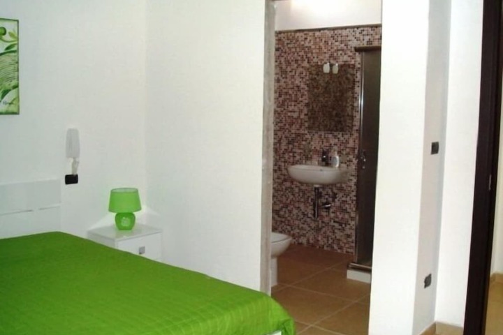 Room 6 of 71