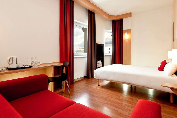 Room 12 of 60