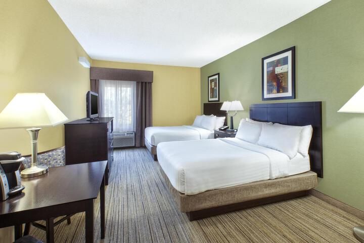 1 King Bed Accessible (7 of 12)